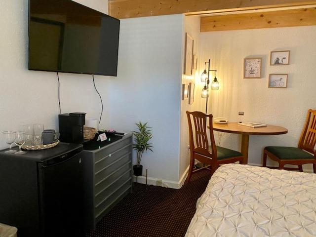 Moose Creek Lodge & Suites Cody Værelse billede